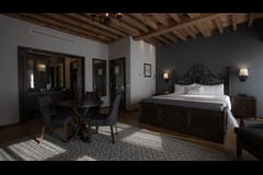 Jr. Suite con cama king vista al Zócalo